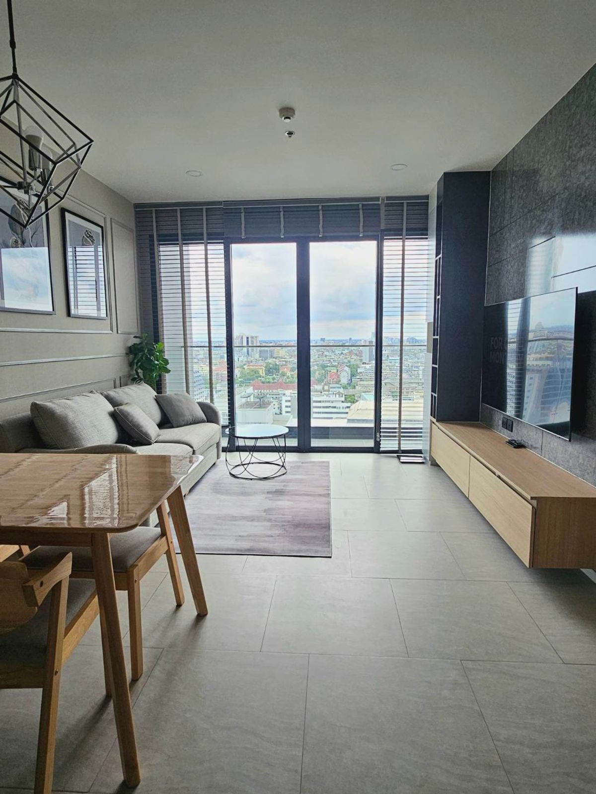 ให้เช่าคอนโดสยาม จุฬา สามย่าน : 🏙️ คอนโดใจกลางเมือง เดินทางสะดวก ใกล้ BTS/MRT Cooper Siam ✨2 Bedroom 2 Bathroom เช่าเพียง 47,000 บาท/เดือน Call: 086-746-8882 (K. Cooper)