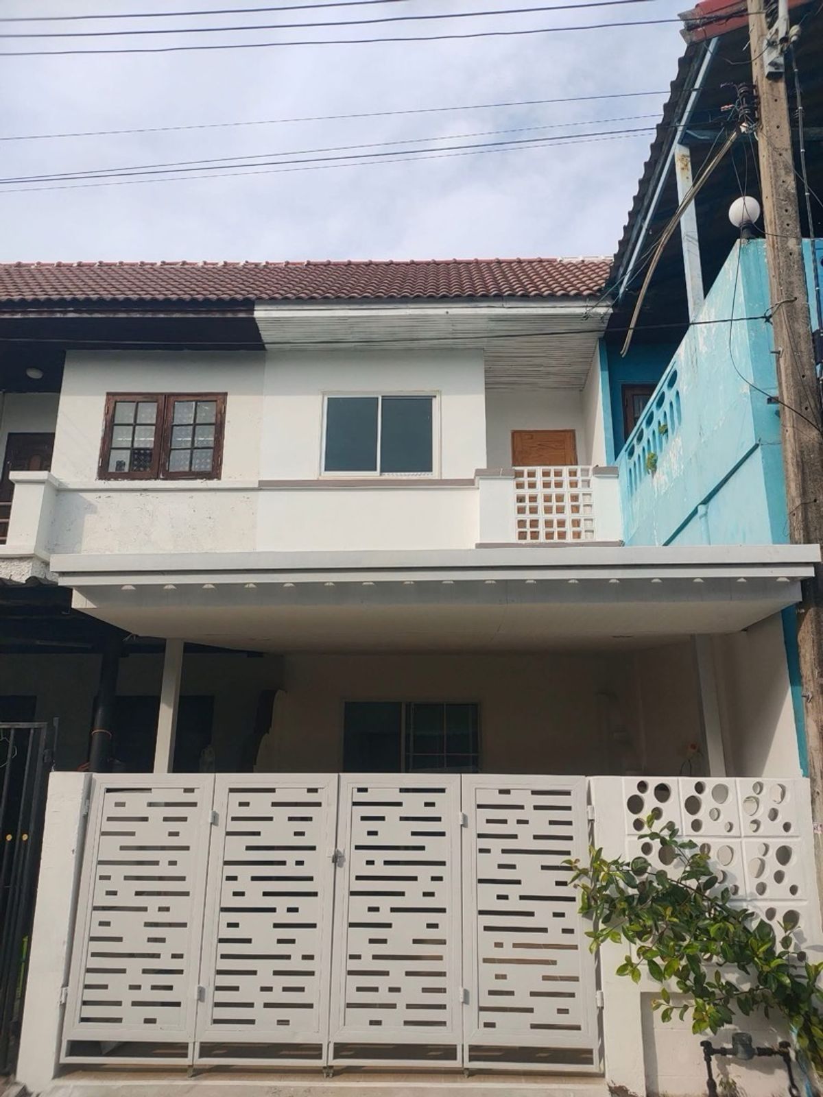 ขายทาวน์โฮมปทุมธานี รังสิต ธรรมศาสตร์ : ขายถูก บ้านรีโนเวตใหม่ทั้งหบัง หมู่บ้านฉัตรไพลิน ต.หน้าไม้ อ.ลาดหลุมแก้ว จ.ปทุมธานี​