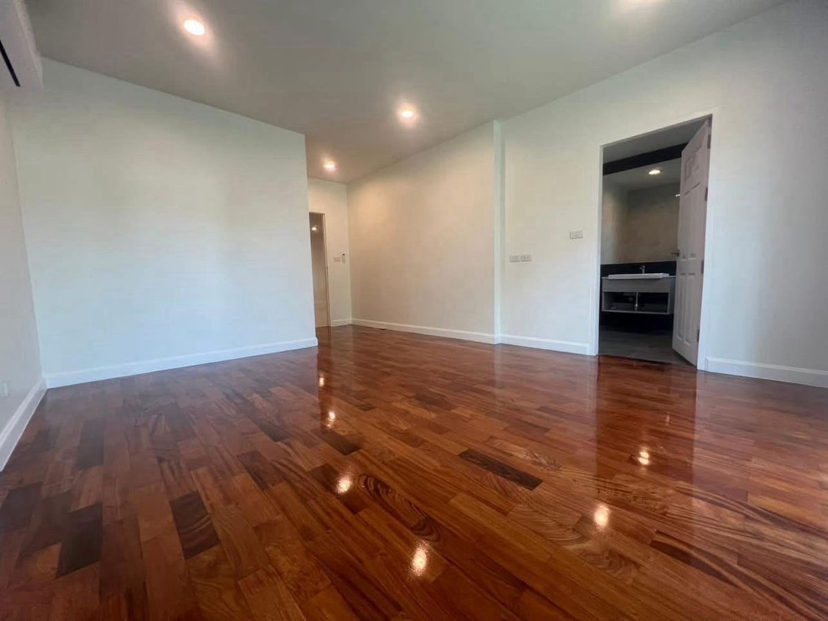 ขายบ้านบางนา แบริ่ง ลาซาล : 📢👇บ้านเดี่ยวชั้นเดียวขนาดใหญ่ เหมาะสำหรับครอบครัวใหญ่หรือโฮมออฟฟิศ ใกล้กับ Mega Bangna และโรงเรียนนานาชาติหลายแห่ง