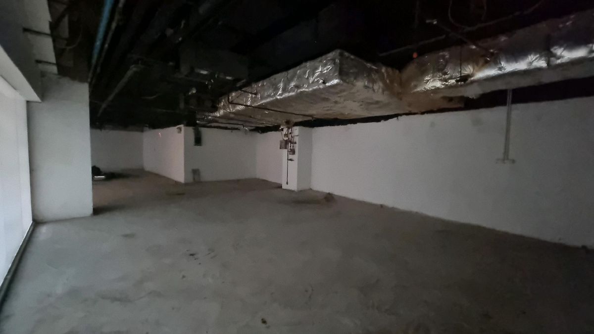 For RentRetail SpaceWitthayu, Chidlom, Langsuan, Ploenchit : BTS Ploenchit rental space for opening a restaurant can be made. Consider every business 126 sq.m.  