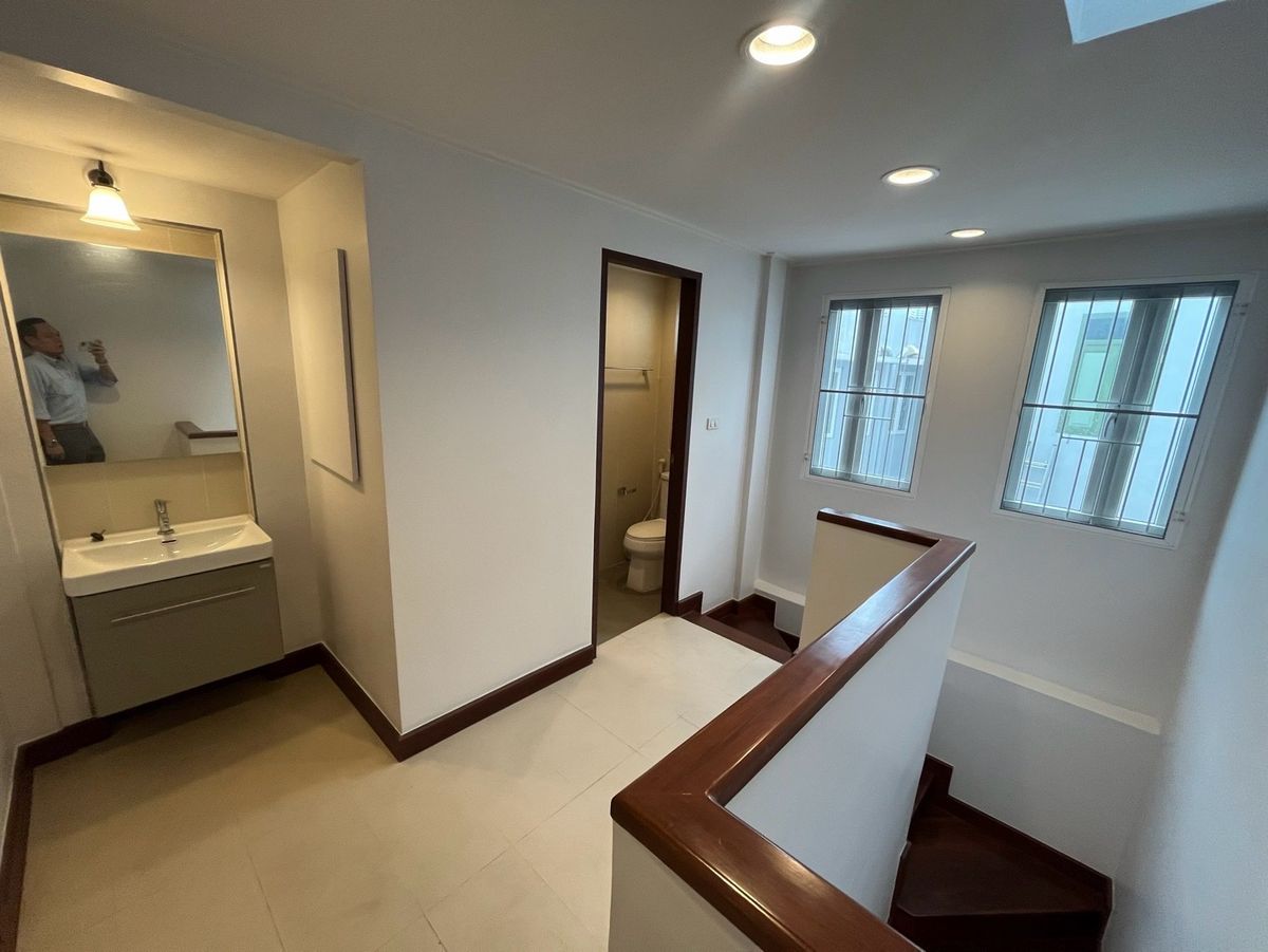 ให้เช่าอาคารพาณิชย์เยาวราช บางลำพู : ปล่อยเช่า อาคารพาณิชย์ ตึกแถว ติดถนน ทำเลดี ต่างชาติ นักท่องเที่ยว ย่าน เยาวราช และ MRT สามยอด 700 เมตร ใกล้ เมก้า สะพานเหล็ก และ ตลาดน้อย