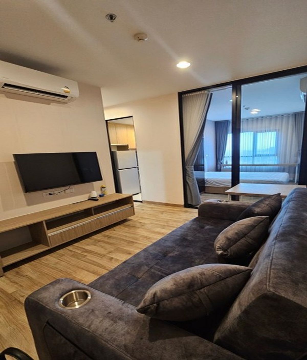 ขายคอนโดสมุทรปราการ สำโรง : ขายคอนโดพร้อมอยู่ ขนาด 28.59 ตร.ม. โครงการ นิชโมโน  สุขุมวิท แบริ่ง ทำเลศักยภาพ ติดถนนสุขุมวิท ใกล้ BTS แบริ่ง เพียง 400 ม. เหมาะทั้งอยู่อาศัยเอง และ ลงทุนปล่อยเช่า อ.เมือง จ. สมุทรปราการ