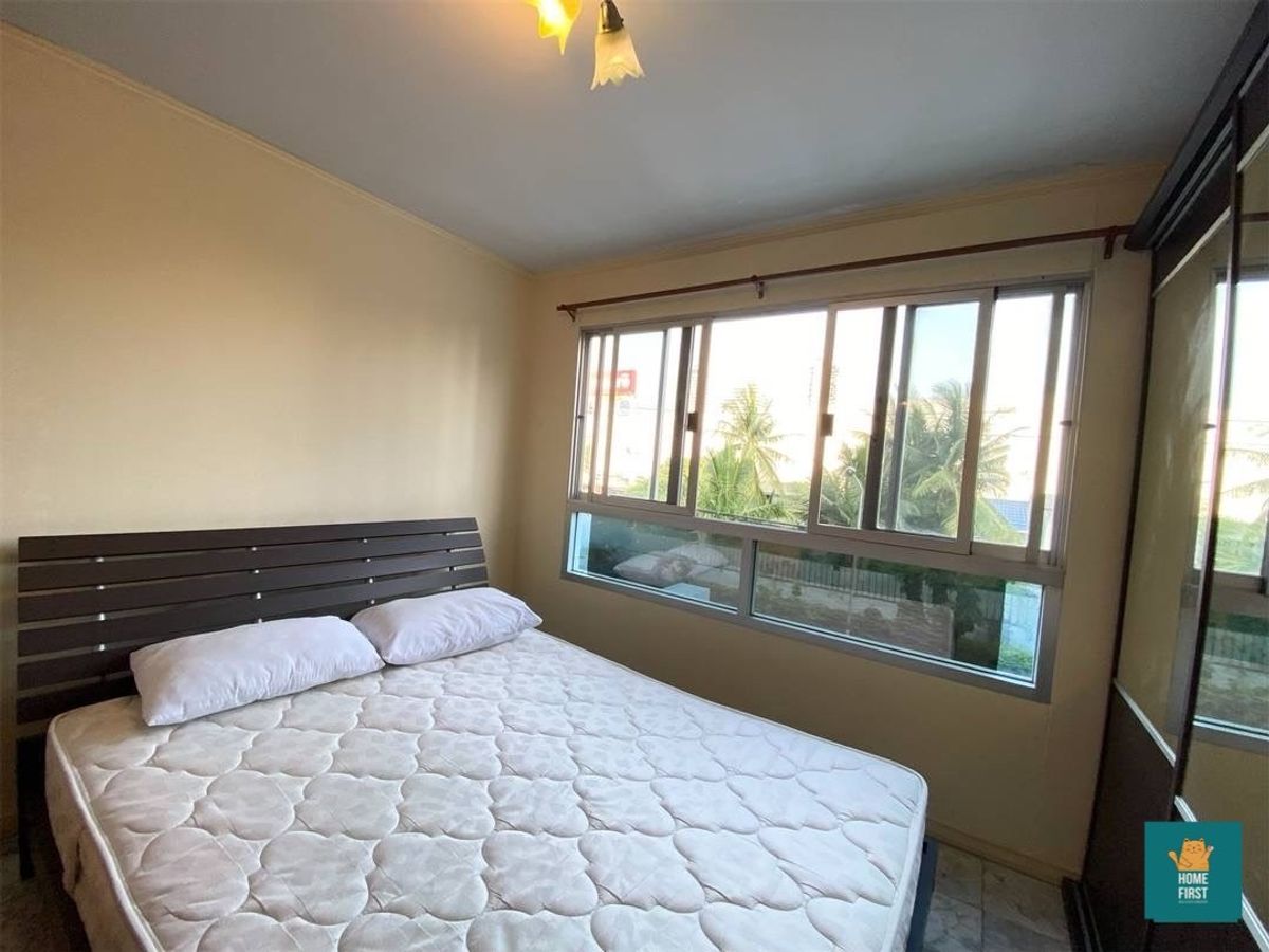 For RentCondoSathorn, Narathiwat : Rent Lumpini Place, Sathorn 30 sqm. Furniture 9,500 baht.