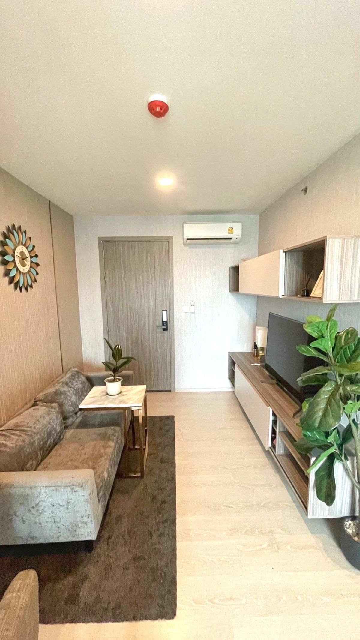 For RentCondoVipawadee, Don Mueang, Lak Si : 🥇 The corner room is ready. 🥇 Night Bridge, Phahonyothin Interchange