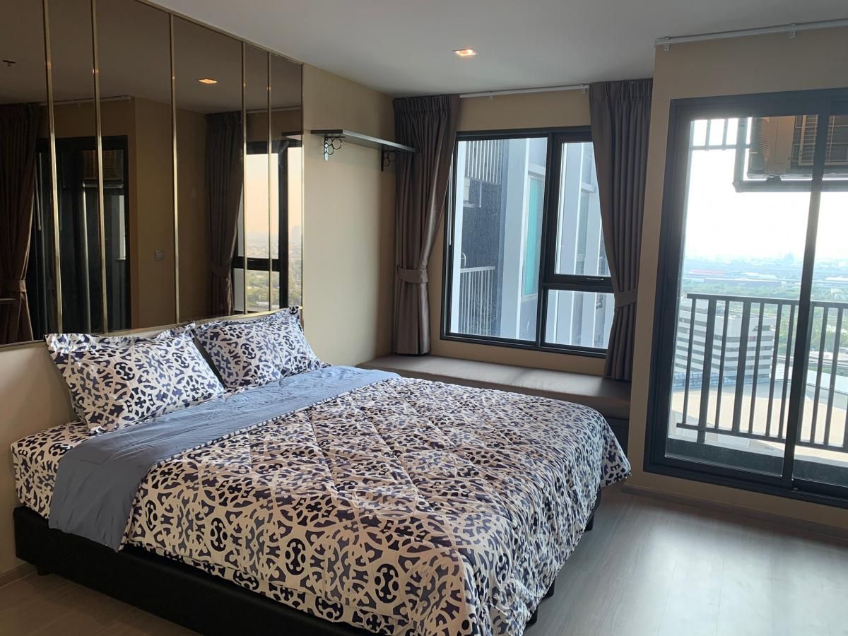 For RentCondoLadprao, Central Ladprao : Condo for rent Ladprao [Life Ladprao] Beautiful room, good price, convenient to travel, complete furniture Ready to move in immediately Can make an appointment to see the room  