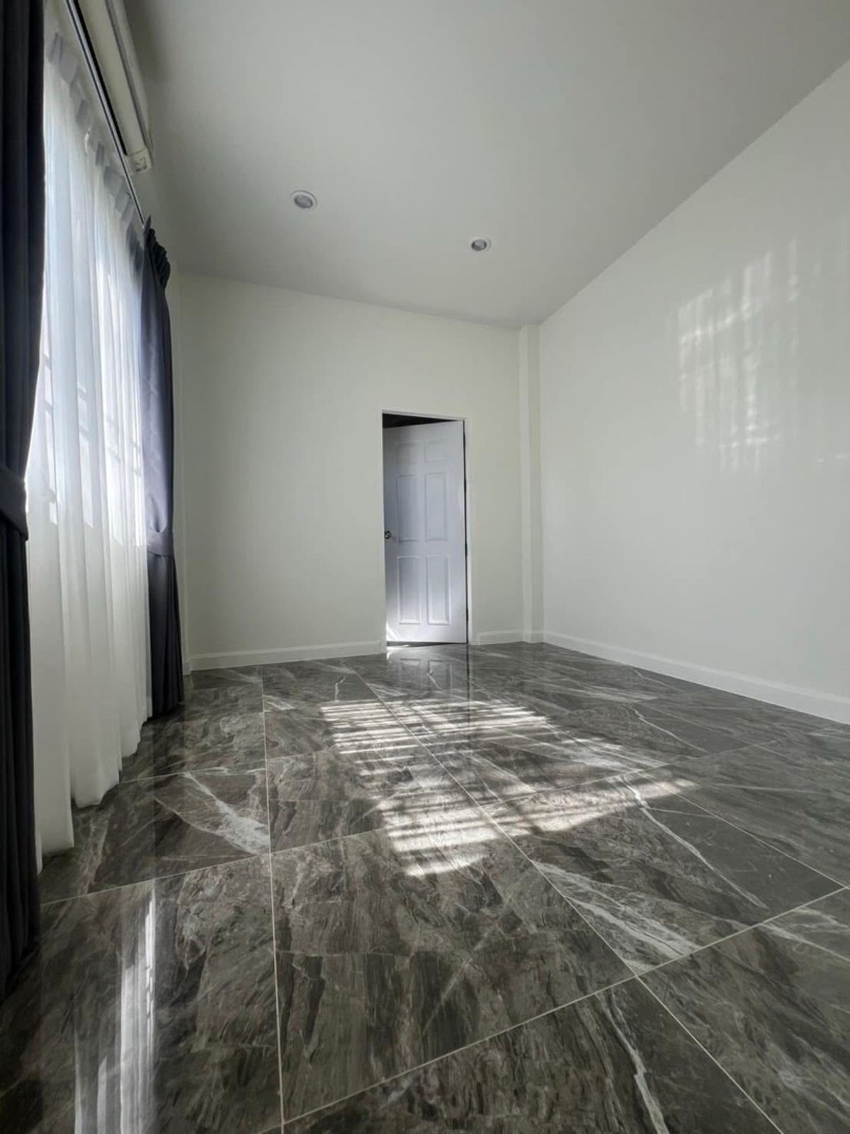 ขายบ้านบางนา แบริ่ง ลาซาล : 📢👇บ้านเดี่ยวชั้นเดียวขนาดใหญ่ เหมาะสำหรับครอบครัวใหญ่หรือโฮมออฟฟิศ ใกล้กับ Mega Bangna และโรงเรียนนานาชาติหลายแห่ง