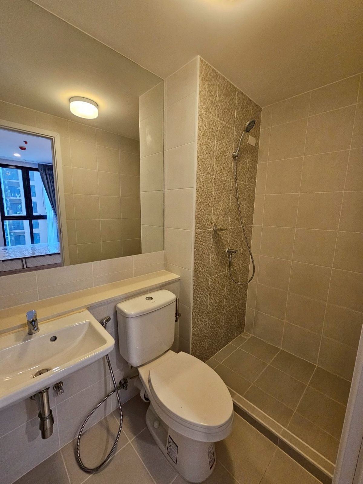 ให้เช่าคอนโดปิ่นเกล้า จรัญสนิทวงศ์ : วิวสระ สวยงาม สดใส ได้ทุกวัน ห้องใหม่กริ๊บเพิ่งซื้อของมาลงที่ พลัม ปิ่นเกล้า