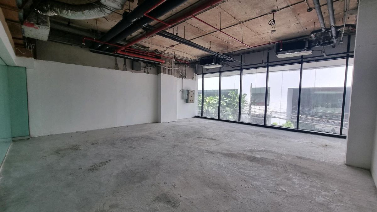For RentRetail SpaceWitthayu, Chidlom, Langsuan, Ploenchit : BTS Ploenchit rental space for opening a shop for consideration of every business 100.39 sq.m.