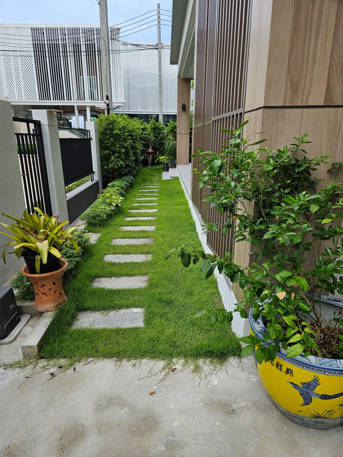 HousePathum Thani,Rangsit, Thammasat : Bangkok Boulevard Vibhavadi-Phahon Yothin, luxury house, 441 sq m., on Phahon Yothin main road, 24 minutes to Rama 9