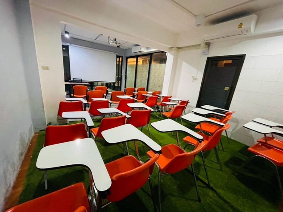 ขายอาคารพาณิชย์พัทยา บางแสน ชลบุรี สัตหีบ : อาคารสำนักงาน 2 คูหา ตรงข้ามเซ็นทรัลชลบุรี! ทำเลนี้...ปล่อยเช่าก็ปัง เปิดธุรกิจก็รุ่ง! 💼  อาคารพาณิชย์ 3 ชั้น ใกล้สุขุมวิท ทำเลพรีเมียมที่นักลงทุนไม่ควรมองข้าม!