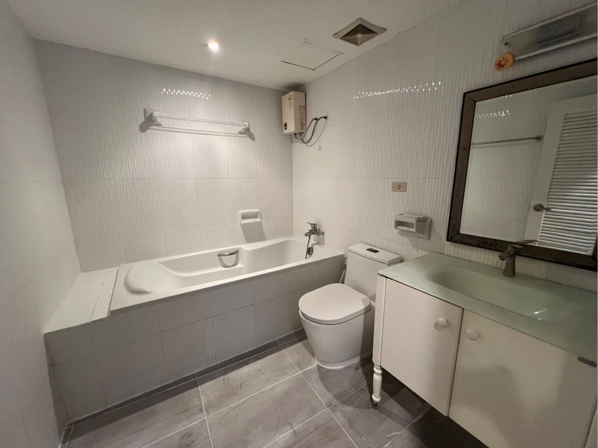 For RentCondoSukhumvit, Asoke, Thonglor : For rent Royal Castle Sukhumvit 39