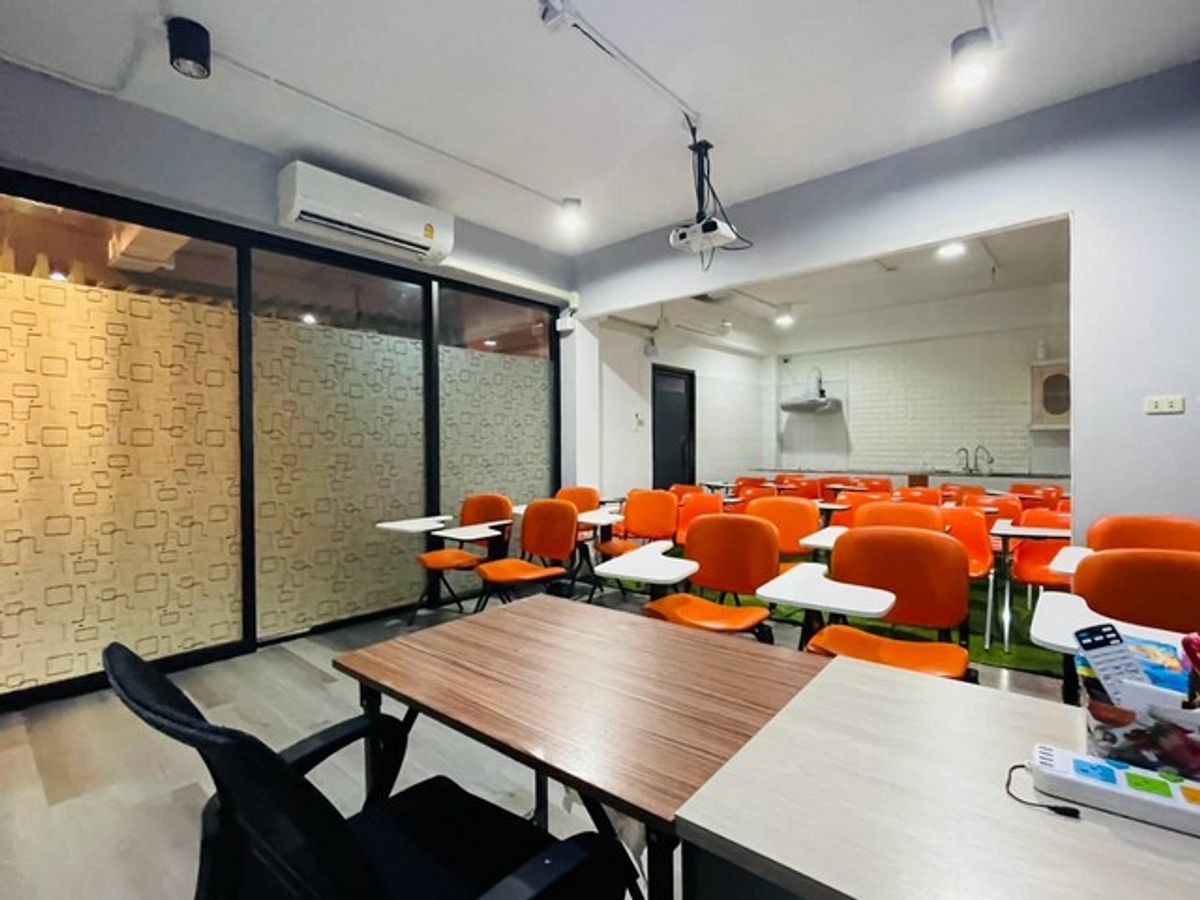 ขายอาคารพาณิชย์พัทยา บางแสน ชลบุรี สัตหีบ : อาคารสำนักงาน 2 คูหา ตรงข้ามเซ็นทรัลชลบุรี! ทำเลนี้...ปล่อยเช่าก็ปัง เปิดธุรกิจก็รุ่ง! 💼  อาคารพาณิชย์ 3 ชั้น ใกล้สุขุมวิท ทำเลพรีเมียมที่นักลงทุนไม่ควรมองข้าม!