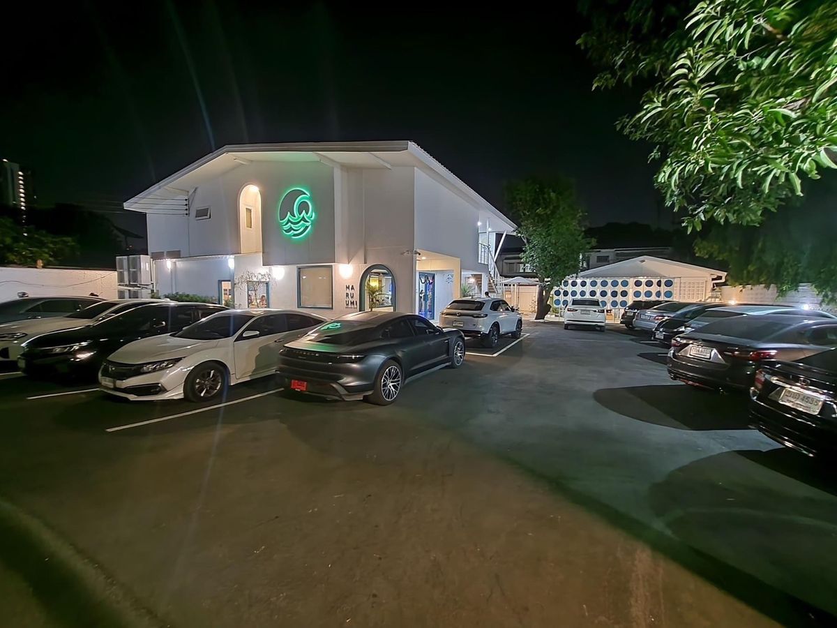 ♦ Prime Location ♦ Cafe, restaurant, bar, spa, spa, land, land size 220.00 sq.w., usable area 420.00 sq.m. | 4 bathrooms | Near BTS Phra Khanong   Loading...