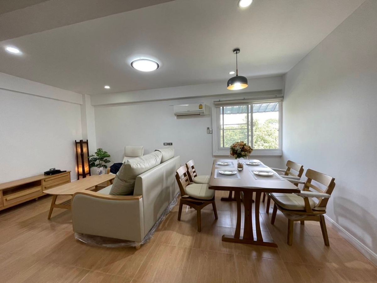 ให้เช่าคอนโดสะพานควาย จตุจักร : 🪴 Royal Park Condo | Huge 2BR 220 Sq.m. | Quiet & Bright | Just 40K/Month