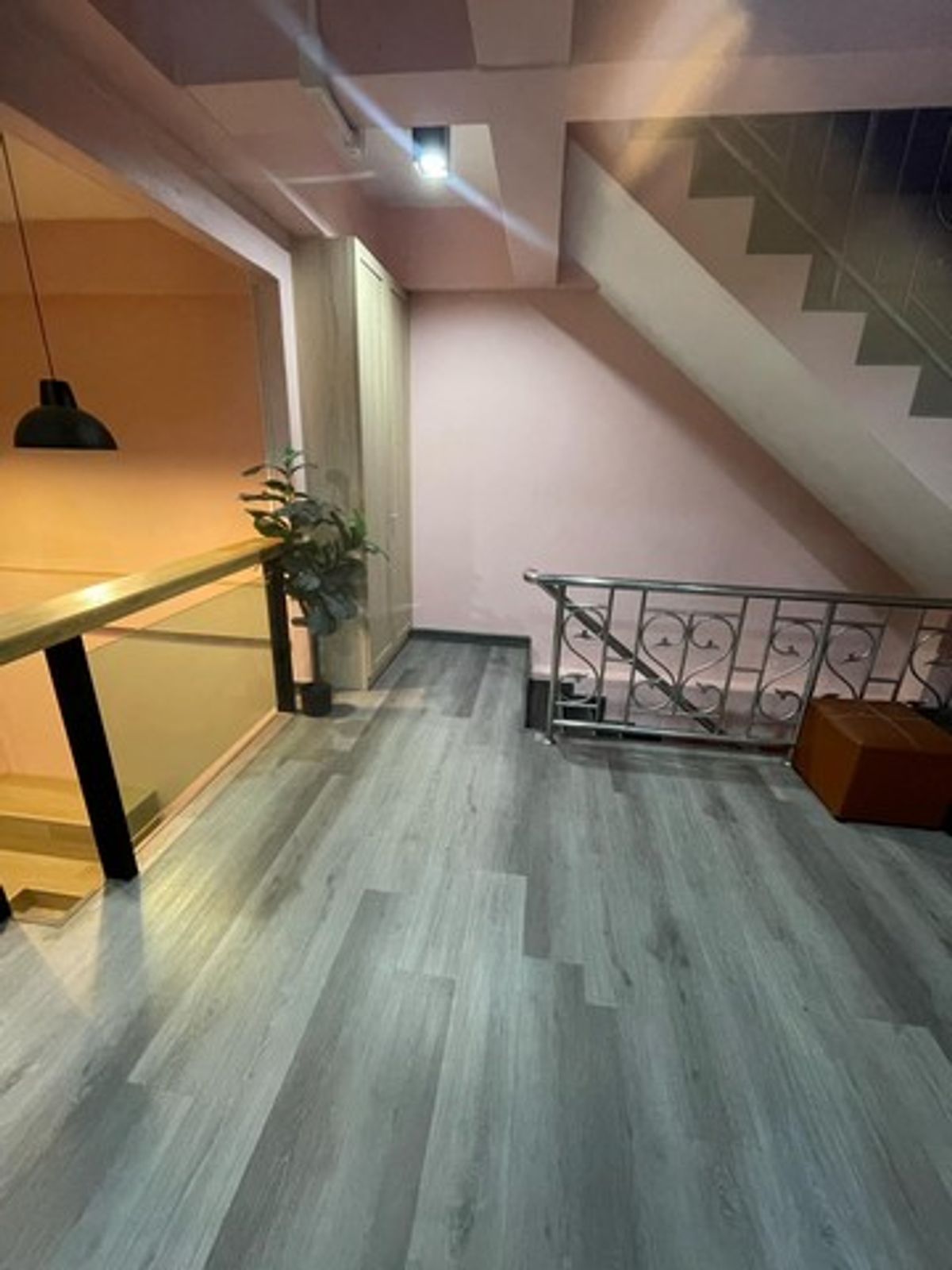 ขายอาคารพาณิชย์พัทยา บางแสน ชลบุรี สัตหีบ : อาคารสำนักงาน 2 คูหา ตรงข้ามเซ็นทรัลชลบุรี! ทำเลนี้...ปล่อยเช่าก็ปัง เปิดธุรกิจก็รุ่ง! 💼  อาคารพาณิชย์ 3 ชั้น ใกล้สุขุมวิท ทำเลพรีเมียมที่นักลงทุนไม่ควรมองข้าม!