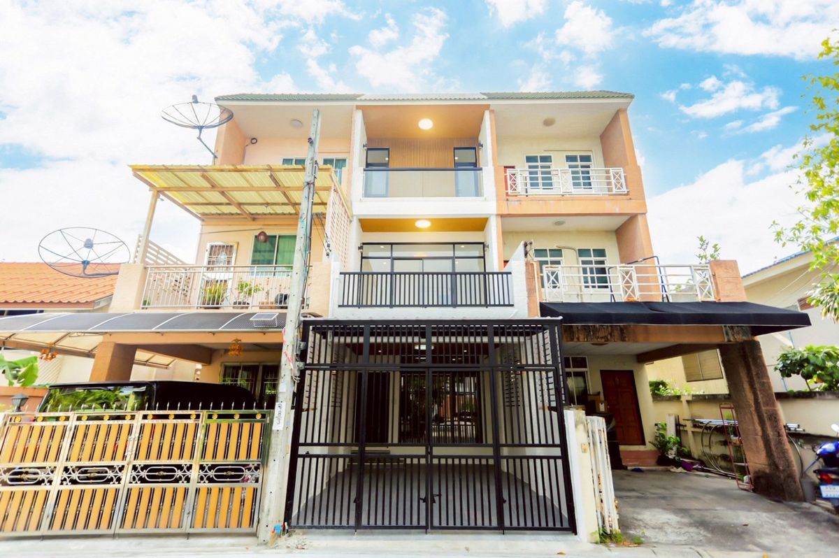 ขายทาวน์โฮมรามคำแหง หัวหมาก : ทาวน์โฮม ซอยลาดพร้าว 94 / 4 ห้องนอน (ขาย), Townhome Soi Lat Phrao 94 / 4 Bedrooms (FOR SALE) JANG319