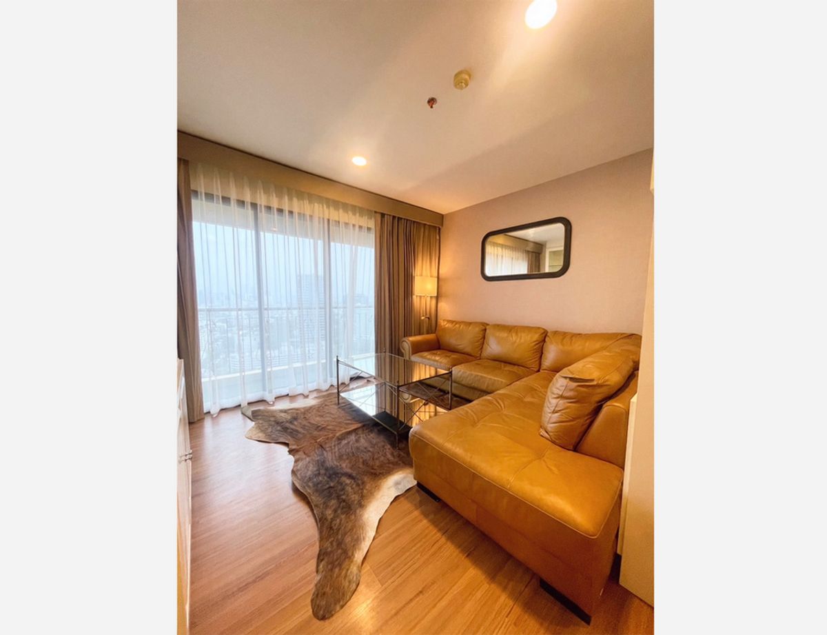 ขายคอนโดอารีย์ อนุสาวรีย์ : สอบถามโทร : 090-562-4694 ขาย หรือ ให้เช่า Condo The Crest Phaholyothin 11 ใกล้ BTS สะพานควาย ห้องใหญ่ 93.21 ตารางเมตร 3 ห้องนอน 2 ห้องน้ำ ชั้น30 (บนสุด) วิว Panorama ห้องมุม ตกแต่งครบ (ที่จอดรถแบบ Fix ที่จอด 2 คัน)