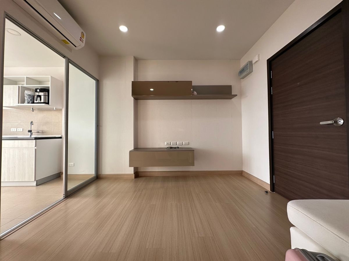 For SaleCondoThaphra, Talat Phlu, Wutthakat : Urgent sale, very cheap !!! Condo for sale, Supalai Park Talat Phlu Station Size 35SQM (1Bedroom/1Bathroom) Floor 1x at a price of 2.3 million, ready to transfer 65, xxx only.