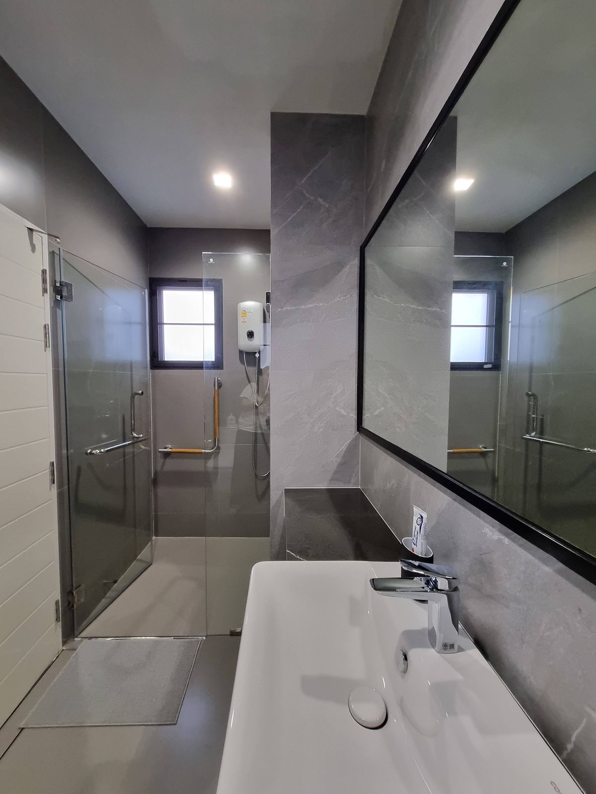 HousePathum Thani,Rangsit, Thammasat : Bangkok Boulevard Vibhavadi-Phahon Yothin, luxury house, 441 sq m., on Phahon Yothin main road, 24 minutes to Rama 9