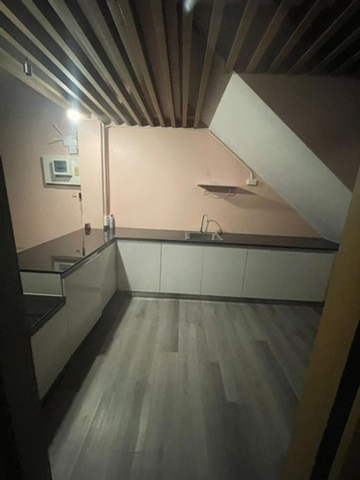 ขายอาคารพาณิชย์พัทยา บางแสน ชลบุรี สัตหีบ : อาคารสำนักงาน 2 คูหา ตรงข้ามเซ็นทรัลชลบุรี! ทำเลนี้...ปล่อยเช่าก็ปัง เปิดธุรกิจก็รุ่ง! 💼  อาคารพาณิชย์ 3 ชั้น ใกล้สุขุมวิท ทำเลพรีเมียมที่นักลงทุนไม่ควรมองข้าม!