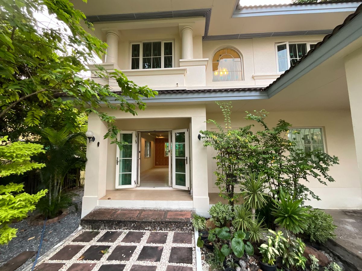 บ้านอ่อนนุช อุดมสุข : ให้เช่าบ้านเดี่ยว หมู่บ้านนันทวัน อ่อนนุช 44  บรรยากาศร่มรื่น น่าอยู่