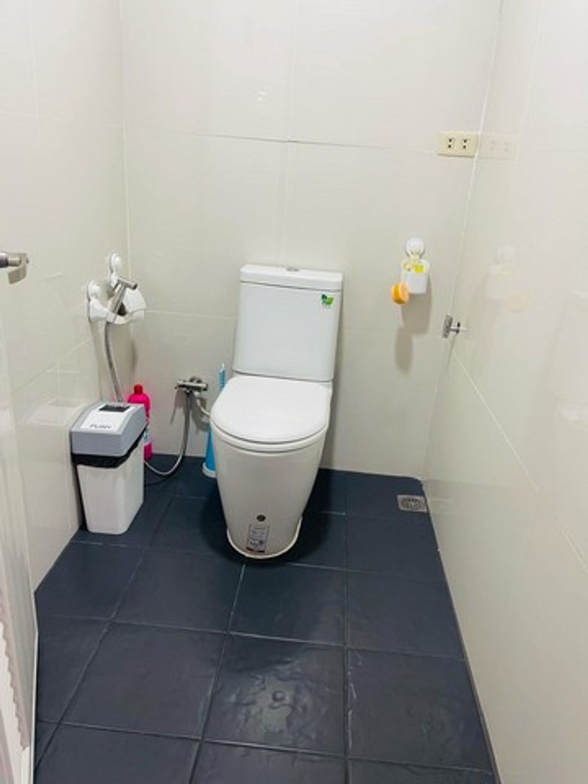 ขายอาคารพาณิชย์พัทยา บางแสน ชลบุรี สัตหีบ : อาคารสำนักงาน 2 คูหา ตรงข้ามเซ็นทรัลชลบุรี! ทำเลนี้...ปล่อยเช่าก็ปัง เปิดธุรกิจก็รุ่ง! 💼  อาคารพาณิชย์ 3 ชั้น ใกล้สุขุมวิท ทำเลพรีเมียมที่นักลงทุนไม่ควรมองข้าม!