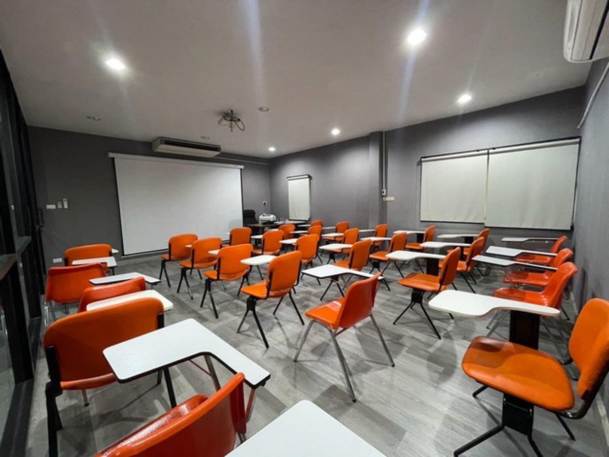 ขายอาคารพาณิชย์พัทยา บางแสน ชลบุรี สัตหีบ : อาคารสำนักงาน 2 คูหา ตรงข้ามเซ็นทรัลชลบุรี! ทำเลนี้...ปล่อยเช่าก็ปัง เปิดธุรกิจก็รุ่ง! 💼  อาคารพาณิชย์ 3 ชั้น ใกล้สุขุมวิท ทำเลพรีเมียมที่นักลงทุนไม่ควรมองข้าม!