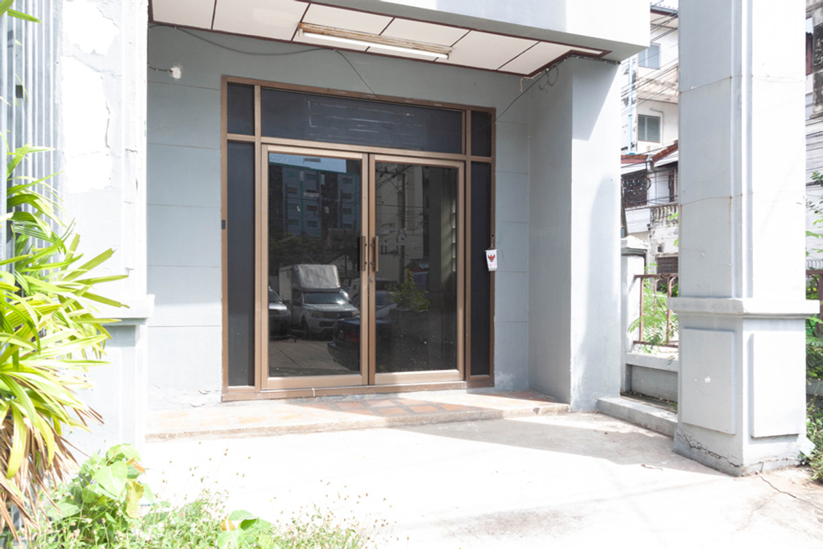 For RentTownhomeSeri Thai, Ramkhamhaeng Nida : Rent 2 -story townhouse, Ramkhamhaeng 106 (the owner released by himself)