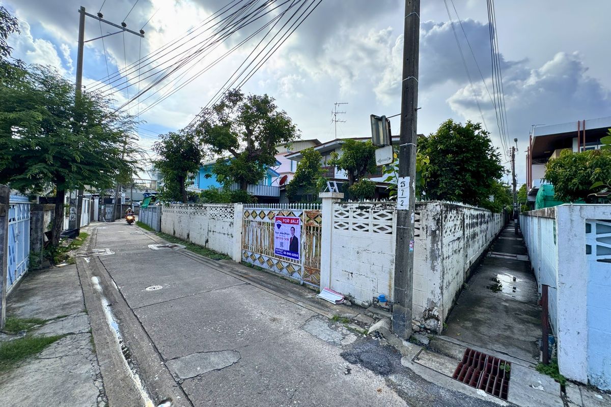 For SaleLandWongwianyai, Charoennakor : Land for sale in Soi Itsaraphap 27, size 93 square wah, good location, cheap, accessible in many ways