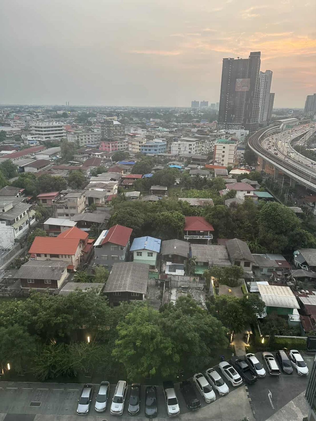 ขายคอนโดท่าพระ ตลาดพลู วุฒากาศ : ขายด่วน ราคาถูกมากๆๆ !!! ขายคอนโด  Supalai Park Talat Phlu Station   Size 35sqm(1Bedroom/1Bathroom) floor 1x  ในราคา 2.3 ล้าน พร้อมโอน   ตรมละ  65,xxx  เท่านั้น