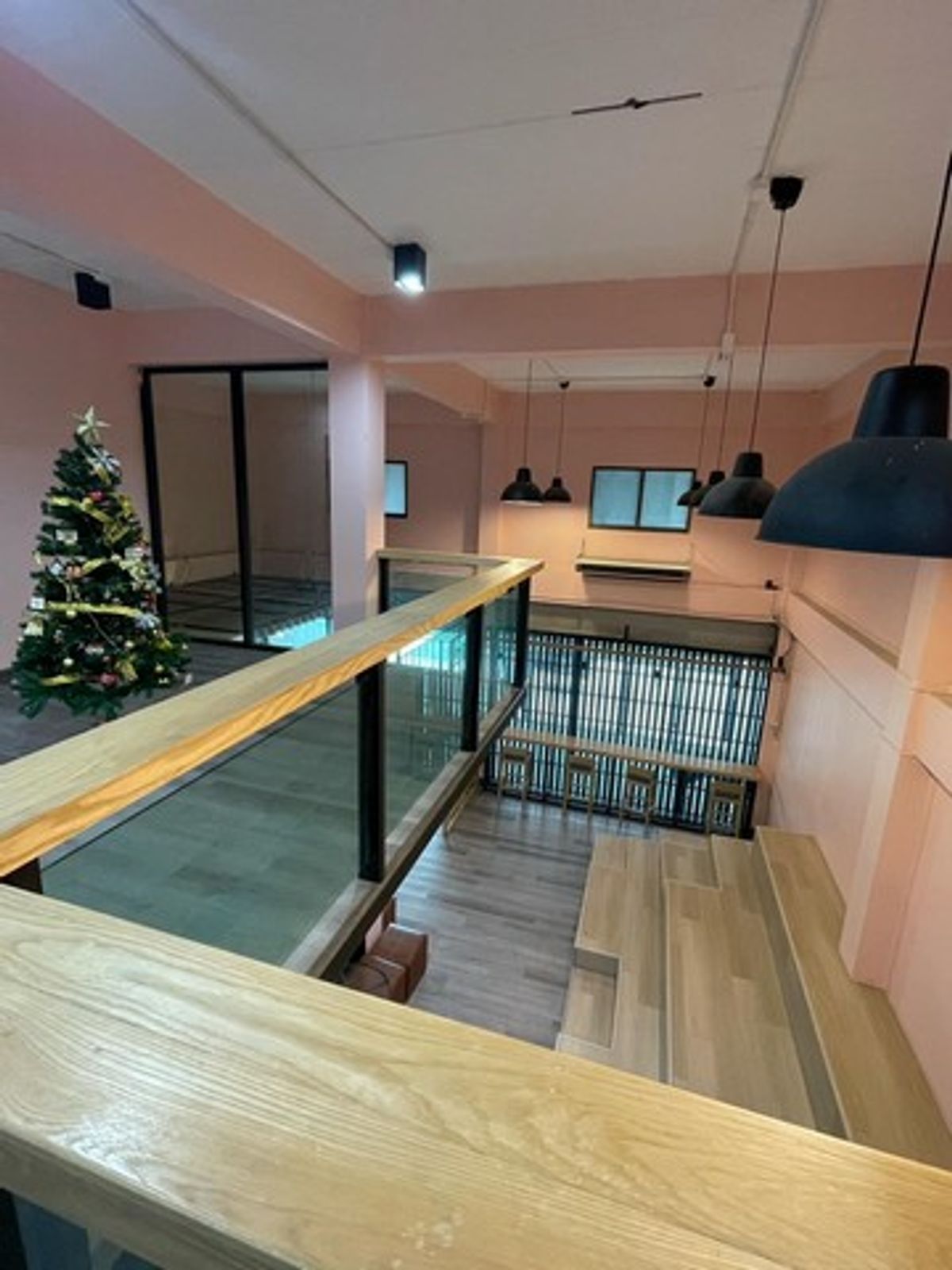 ขายอาคารพาณิชย์พัทยา บางแสน ชลบุรี สัตหีบ : อาคารสำนักงาน 2 คูหา ตรงข้ามเซ็นทรัลชลบุรี! ทำเลนี้...ปล่อยเช่าก็ปัง เปิดธุรกิจก็รุ่ง! 💼  อาคารพาณิชย์ 3 ชั้น ใกล้สุขุมวิท ทำเลพรีเมียมที่นักลงทุนไม่ควรมองข้าม!