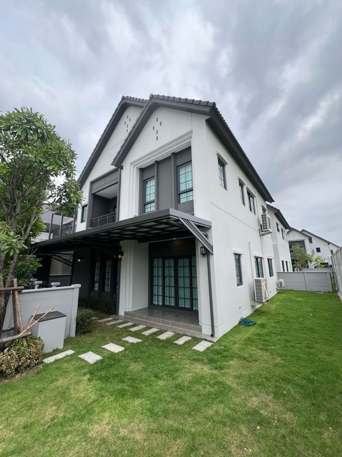 ให้เช่าบ้านบางนา แบริ่ง ลาซาล : 📢👇 บ้านใหม่ ใกล้เมกะบางนา โรงเรียนนานาชาติคอนคอร์เดียน สนามกอล์ฟเมืองแก้ว