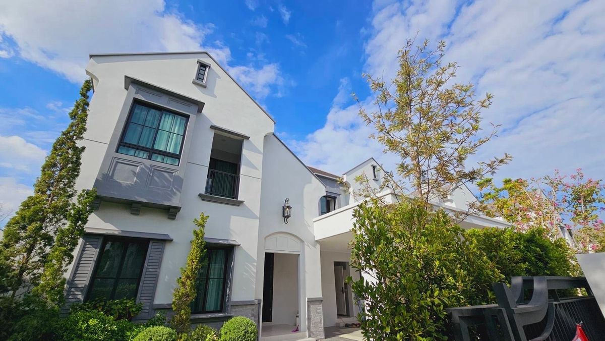 ให้เช่าบ้านพัฒนาการ ศรีนครินทร์ : House in nice compound with spacious area, good security , 4 bedrooms, suitable for a big family.