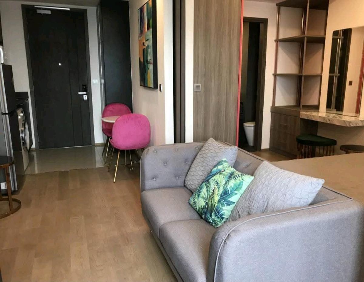 For RentCondoSiam Paragon ,Chulalongkorn,Samyan : Ashton Chula Silom 
 High floor 40, beautiful view 
 34 sqm. 1 bedroom, 1 room 29,000 per month. Kim Line: miragerichcondo, 0842914701 
 

