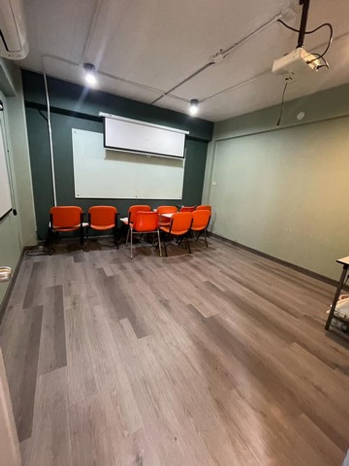 ขายอาคารพาณิชย์พัทยา บางแสน ชลบุรี สัตหีบ : อาคารสำนักงาน 2 คูหา ตรงข้ามเซ็นทรัลชลบุรี! ทำเลนี้...ปล่อยเช่าก็ปัง เปิดธุรกิจก็รุ่ง! 💼  อาคารพาณิชย์ 3 ชั้น ใกล้สุขุมวิท ทำเลพรีเมียมที่นักลงทุนไม่ควรมองข้าม!