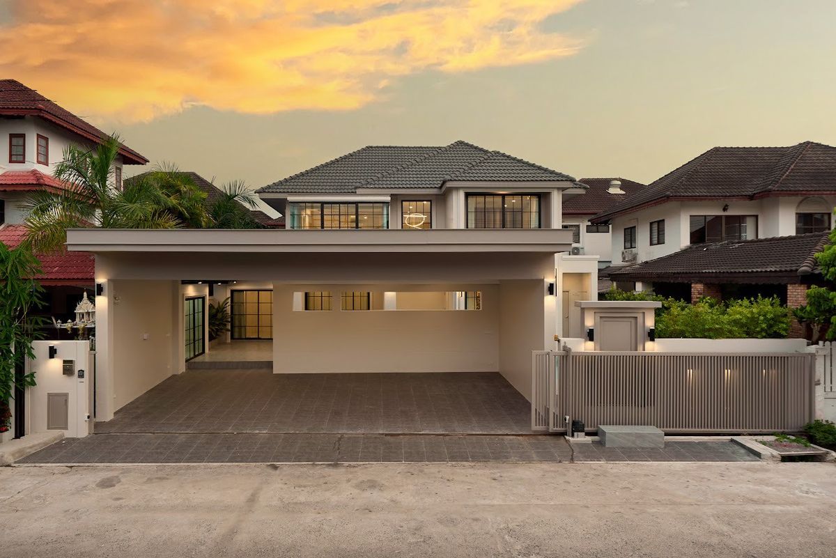 ขายเชียงใหม่ : Pool Villa Luxury พูลวิลล่าหรูใจกลางเมืองเชียงใหม่ (แม่เหียะ) บ้านเดี่ยวสไตล์โมเดิร์น พร้อมสระว่ายน้ำส่วนตัว เฟอร์นิเจอร์บิวท์อินทั้งหลัง