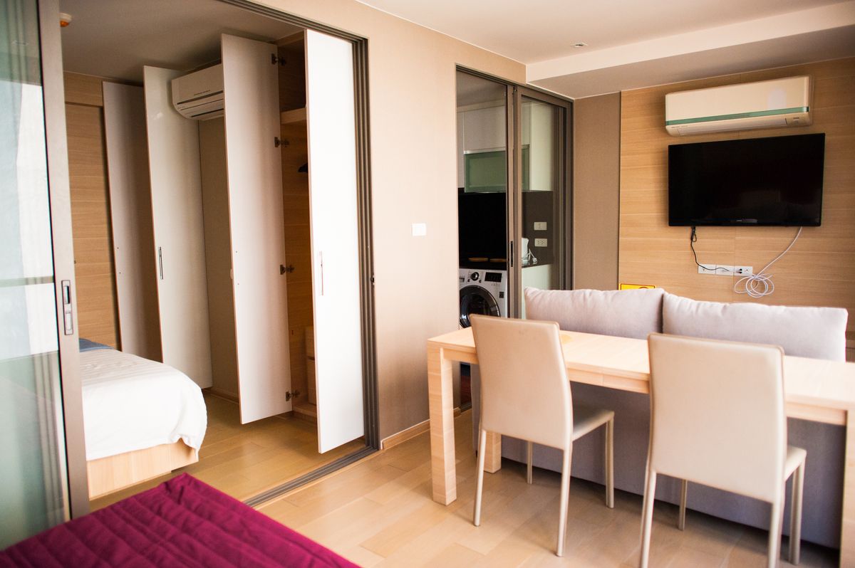 For RentCondoSilom, Saladaeng, Bangrak : Condo Ryres Central Silom is convenient to travel near BTS & MRT KLAST SILOM. ✨ Renting only 22,000 baht/month. Call: 086-746-8882 (K. Cooper).