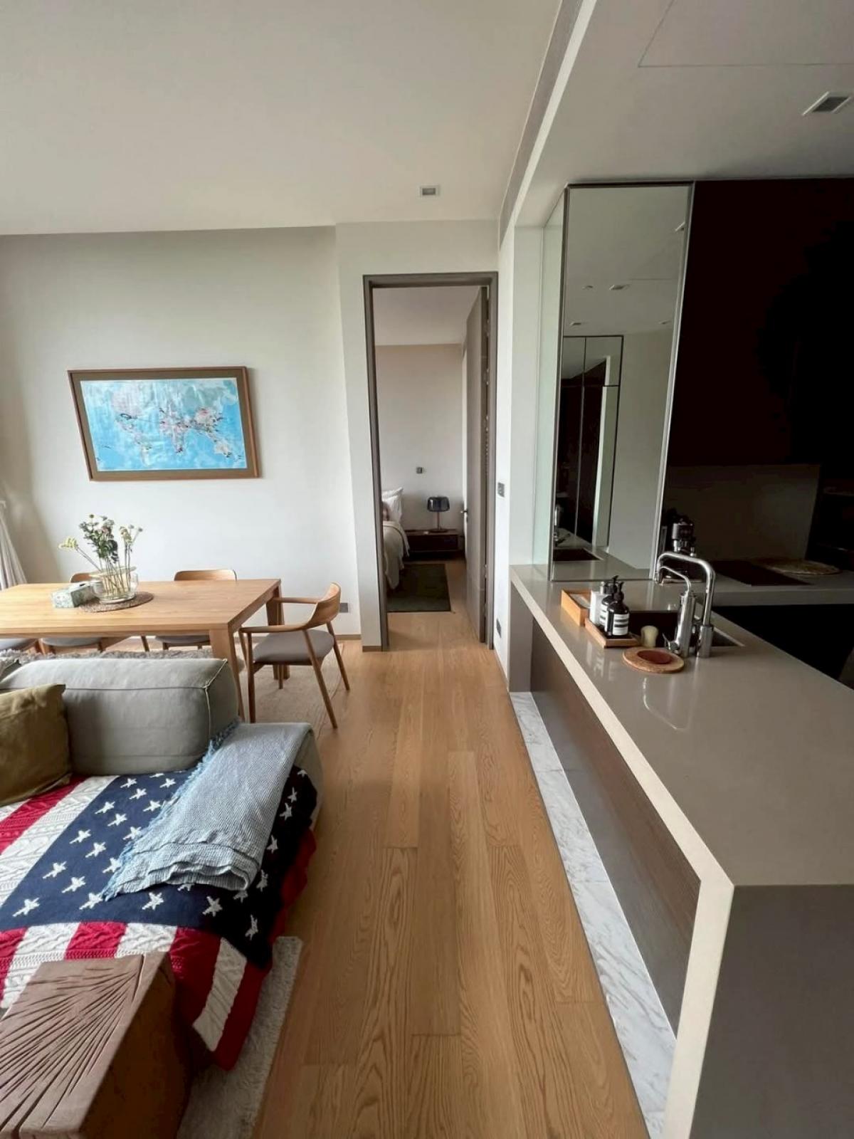 For SaleCondoSilom, Saladaeng, Bangrak : Luxury in the city! Saladaeng One condo, 56.68 sq.m., near BTS/MRT Sala DaengPrice 21.5 million with a swimming pool, fitness center, and complete security system!