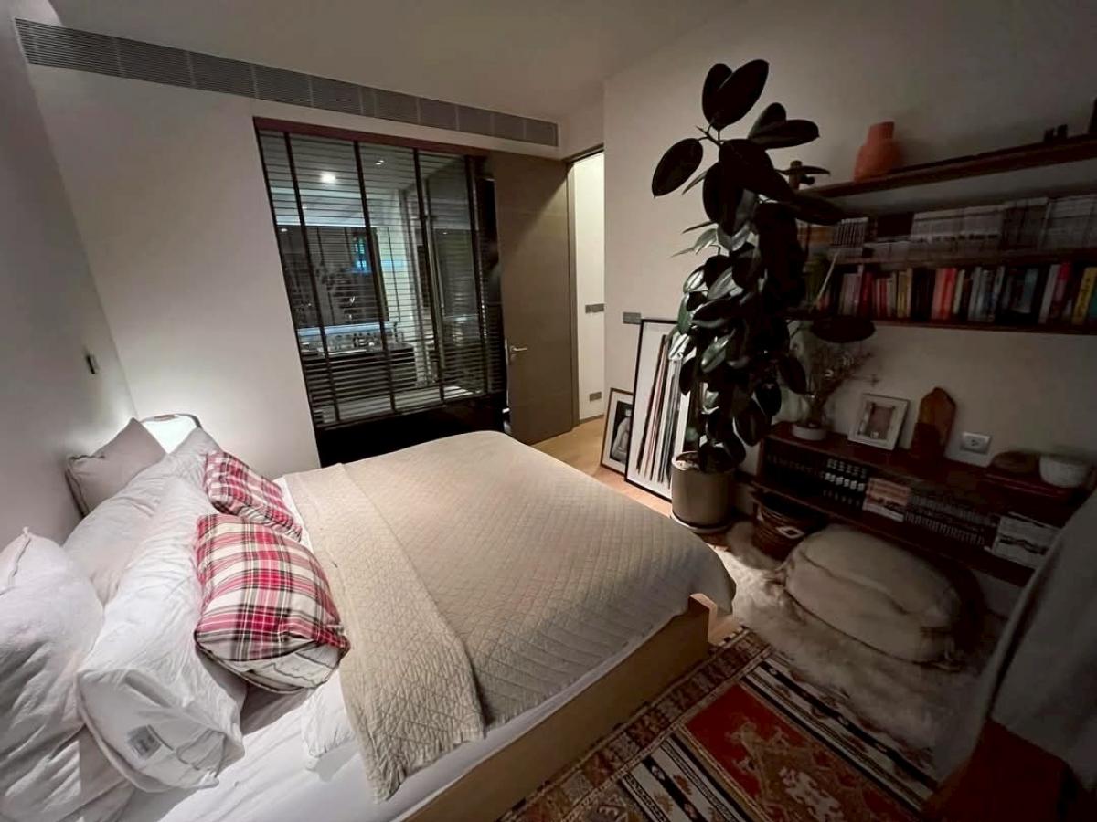 For SaleCondoSilom, Saladaeng, Bangrak : Luxury in the city! Saladaeng One condo, 56.68 sq.m., near BTS/MRT Sala DaengPrice 21.5 million with a swimming pool, fitness center, and complete security system!