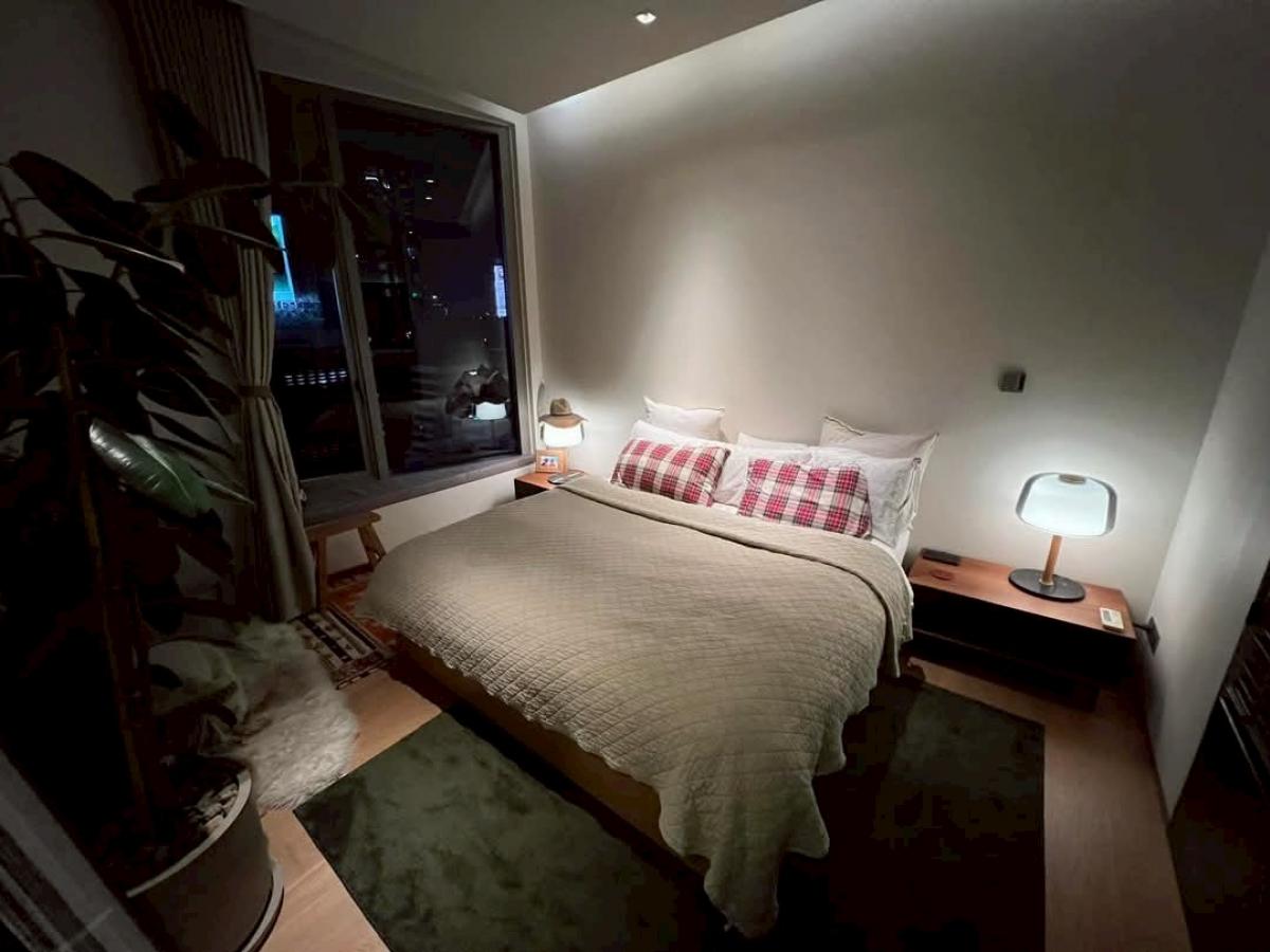 For SaleCondoSilom, Saladaeng, Bangrak : Luxury in the city! Saladaeng One condo, 56.68 sq.m., near BTS/MRT Sala DaengPrice 21.5 million with a swimming pool, fitness center, and complete security system!