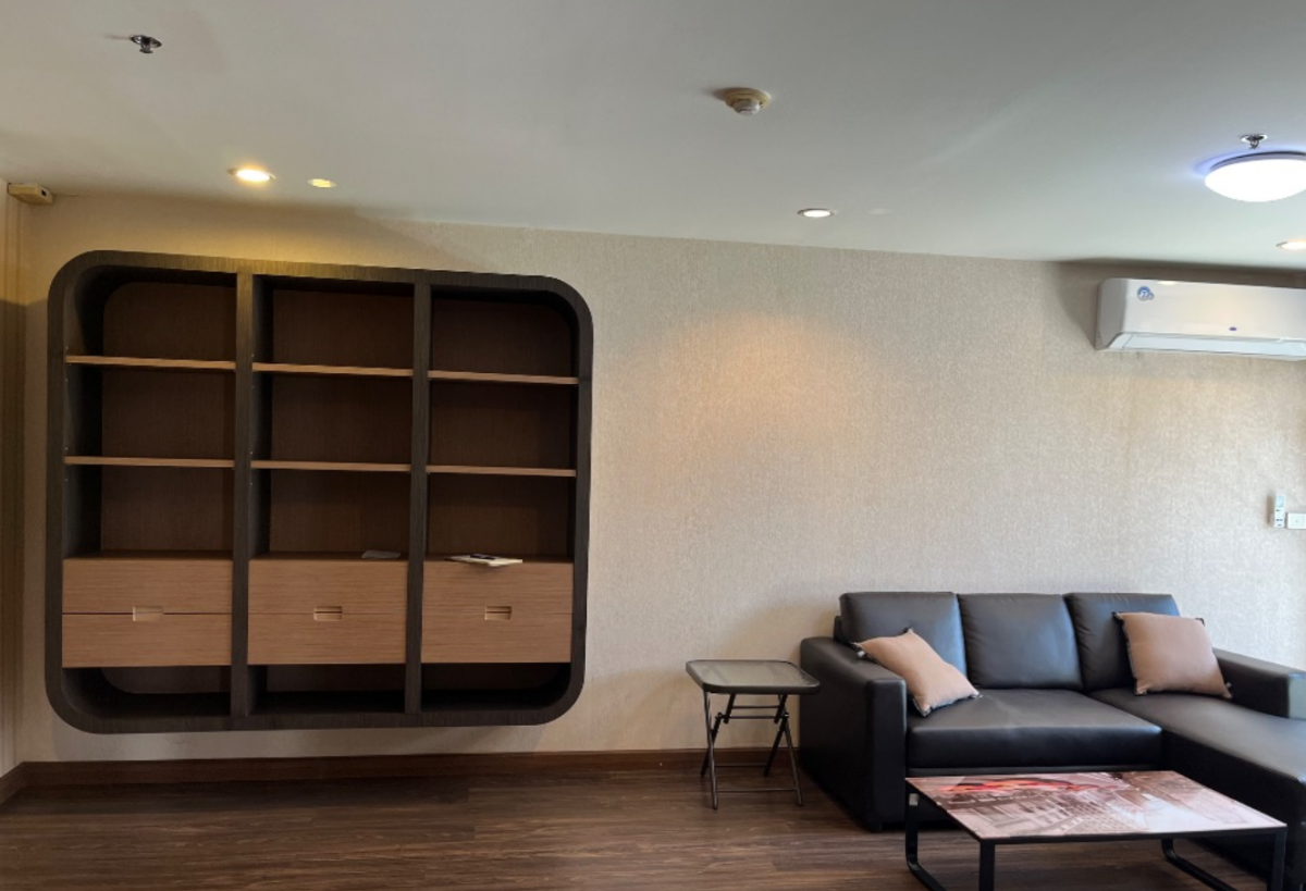 ขายคอนโดสีลม ศาลาแดง บางรัก : 28/02/2026, รวมค่าโอนหรูใจกลางสีลม 2 ห้องนอน กว้าง 122 ตร.ม. วิวเมืองสุดปัง! ใกล้ BTS ช่องนนทรี พร้อมสิ่งอำนวยความสะดวกครบครัน!