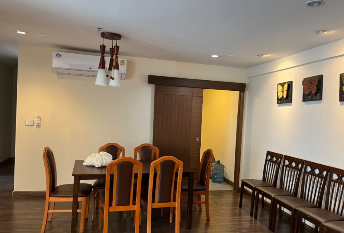 ขายคอนโดสีลม ศาลาแดง บางรัก : 28/02/2026, รวมค่าโอนหรูใจกลางสีลม 2 ห้องนอน กว้าง 122 ตร.ม. วิวเมืองสุดปัง! ใกล้ BTS ช่องนนทรี พร้อมสิ่งอำนวยความสะดวกครบครัน!