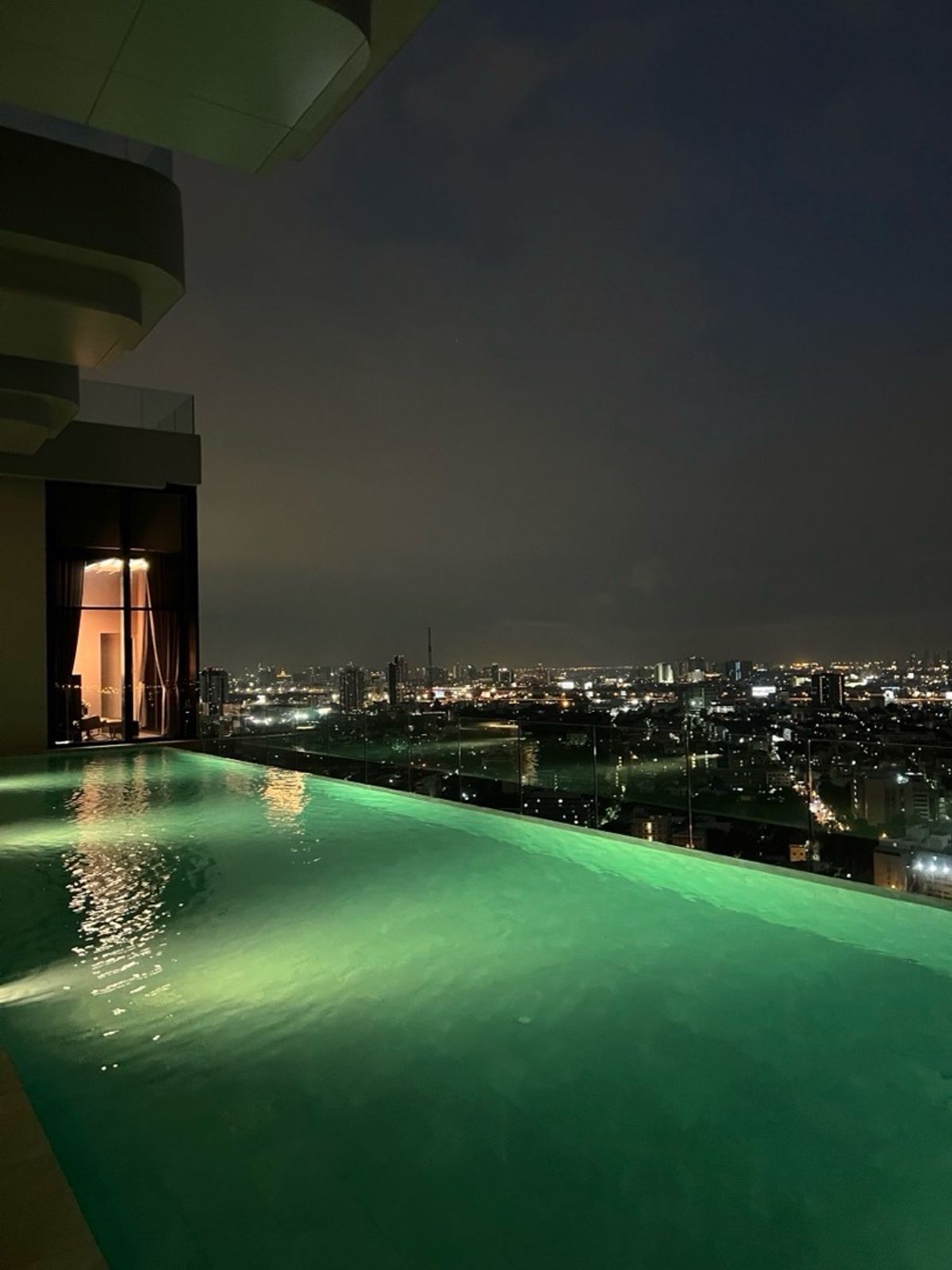 ขายคอนโดเกษตรศาสตร์ รัชโยธิน : ดาวน์ 0 Free All ผ่อน 18,400 อยู่ 2 คน คนละ 9000 โทร 0946503223