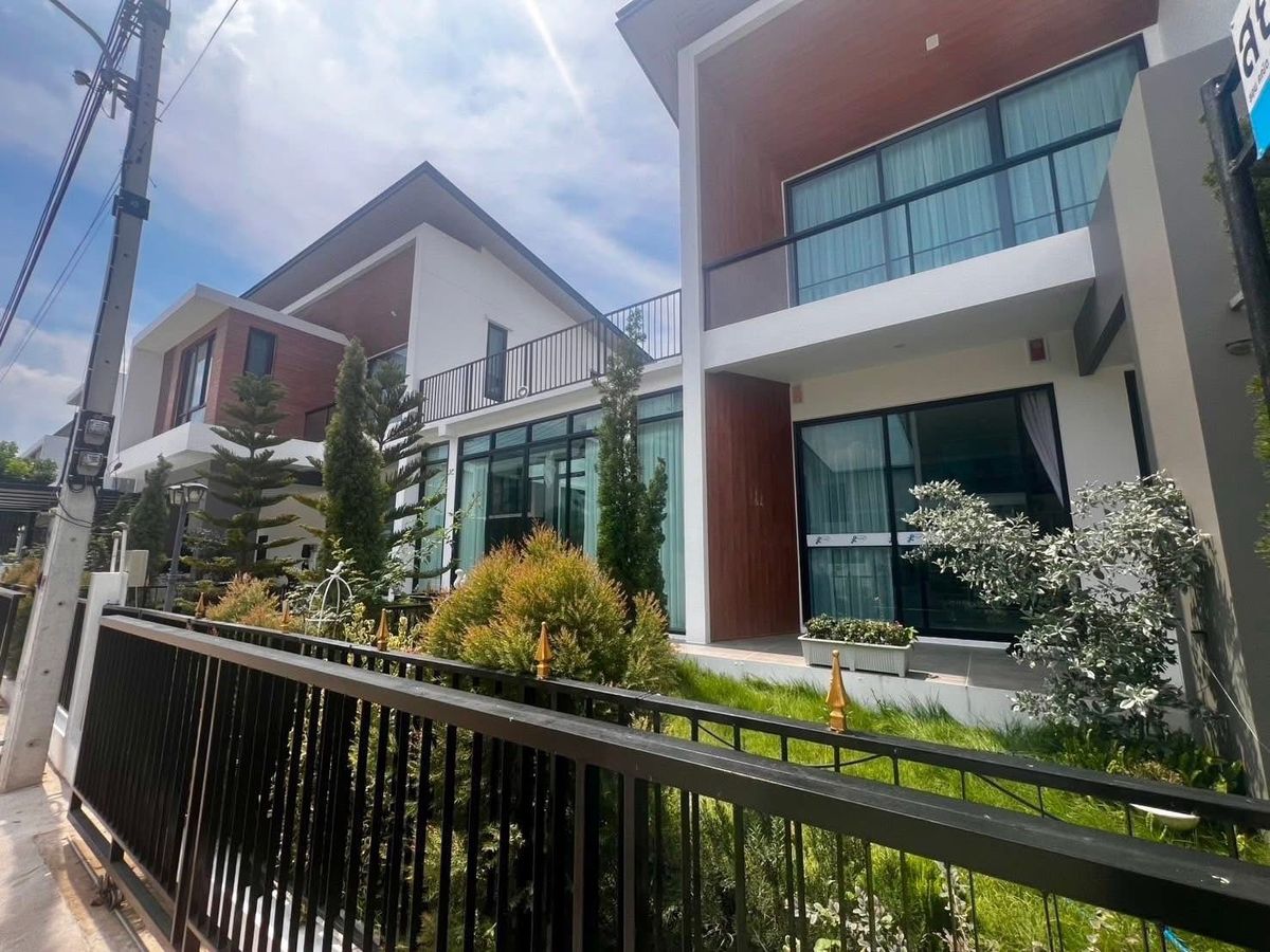 ให้เช่าบ้านปทุมธานี รังสิต ธรรมศาสตร์ : ให้เช่าบ้านเดี่ยวหลังใหญ่ (บ้านใหม่สวยมาก) 🔥เช่า: 35,000 บาท/เดือน🔥  หมู่บ้านดิ อีเธอร์นิตี้ กรีนวูด รังสิต คลอง 4 (ติดถนนใหญ่รังสิต-นครนายก)   มี 4 ห้องนอน 3 ห้องน้ำ #เลี้ยงสัตว์ได้ #เฟอร์นิเจอร์ครบ