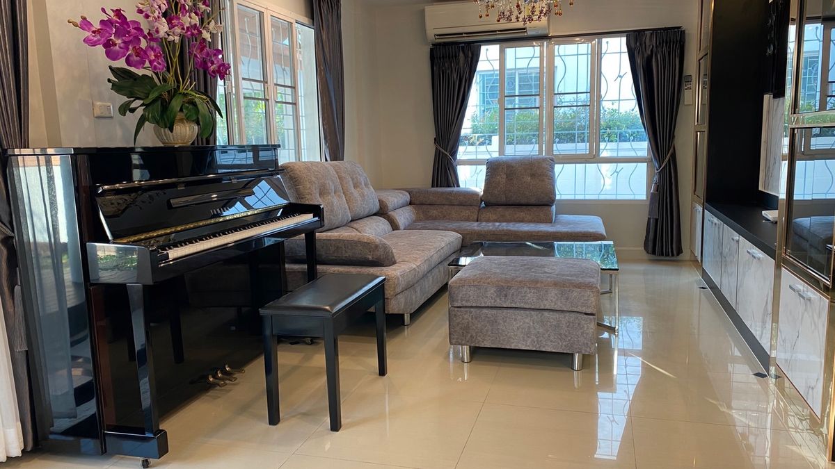 For RentHouseChaengwatana, Muangthong : 2 -storey house, near Muang Thong Thani, beautifully decorated with grade A furniture for rent Chuan Chuen Modus Sente (Chaeng Watthana)