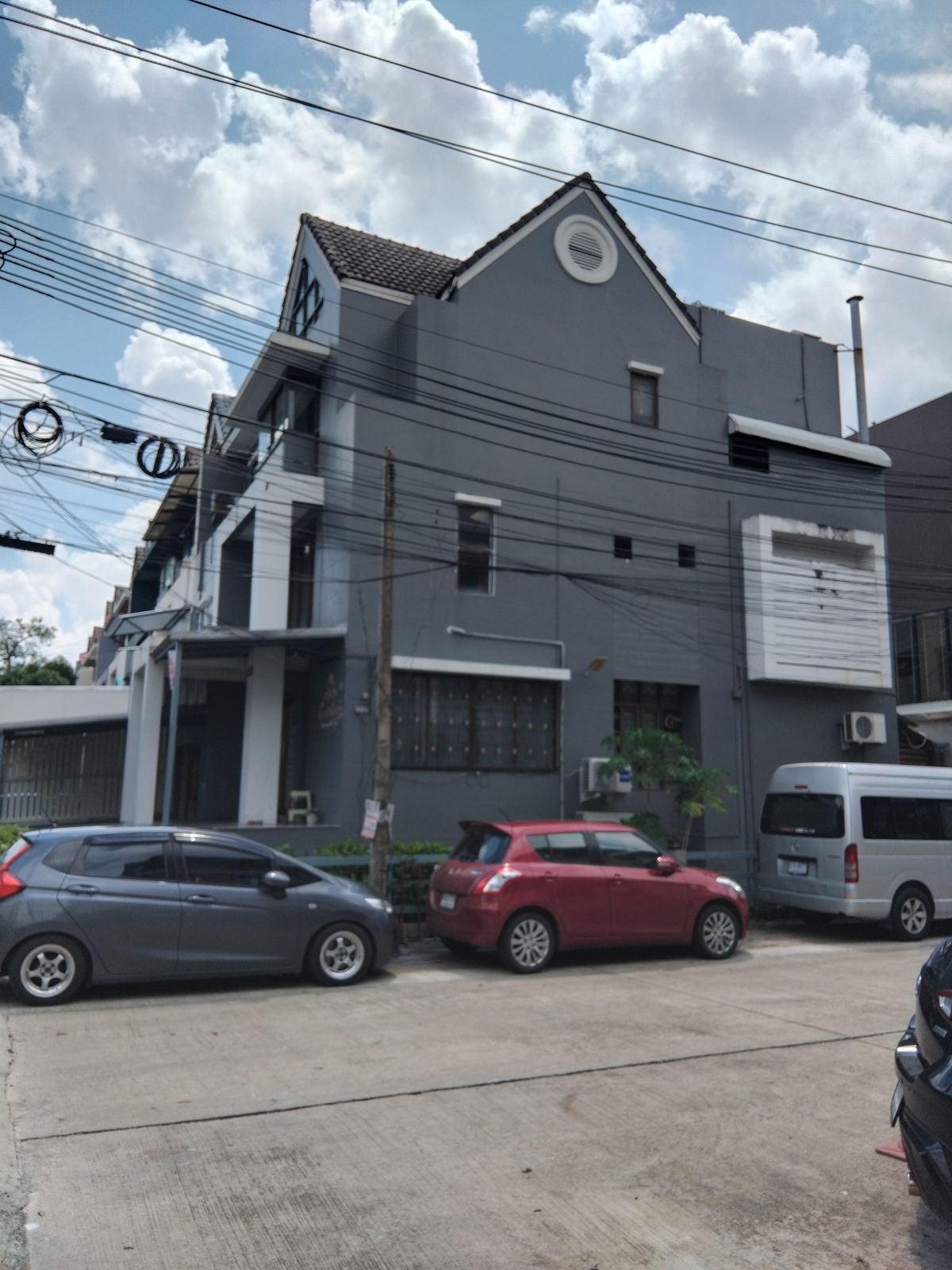 ให้เช่าทาวน์โฮมลาดพร้าว เซ็นทรัลลาดพร้าว : ให้เช่าทาวน์โฮม3ชั้น โครงการ ทาวน์อินทาวน์ ลาดพร้าว แอร์11เครื่องเฟอร์นิเจอร์ไม่มี มี5ห้องนอน 4ห้องน้ำ ราคาเช่าเดือนละ45,000บาท