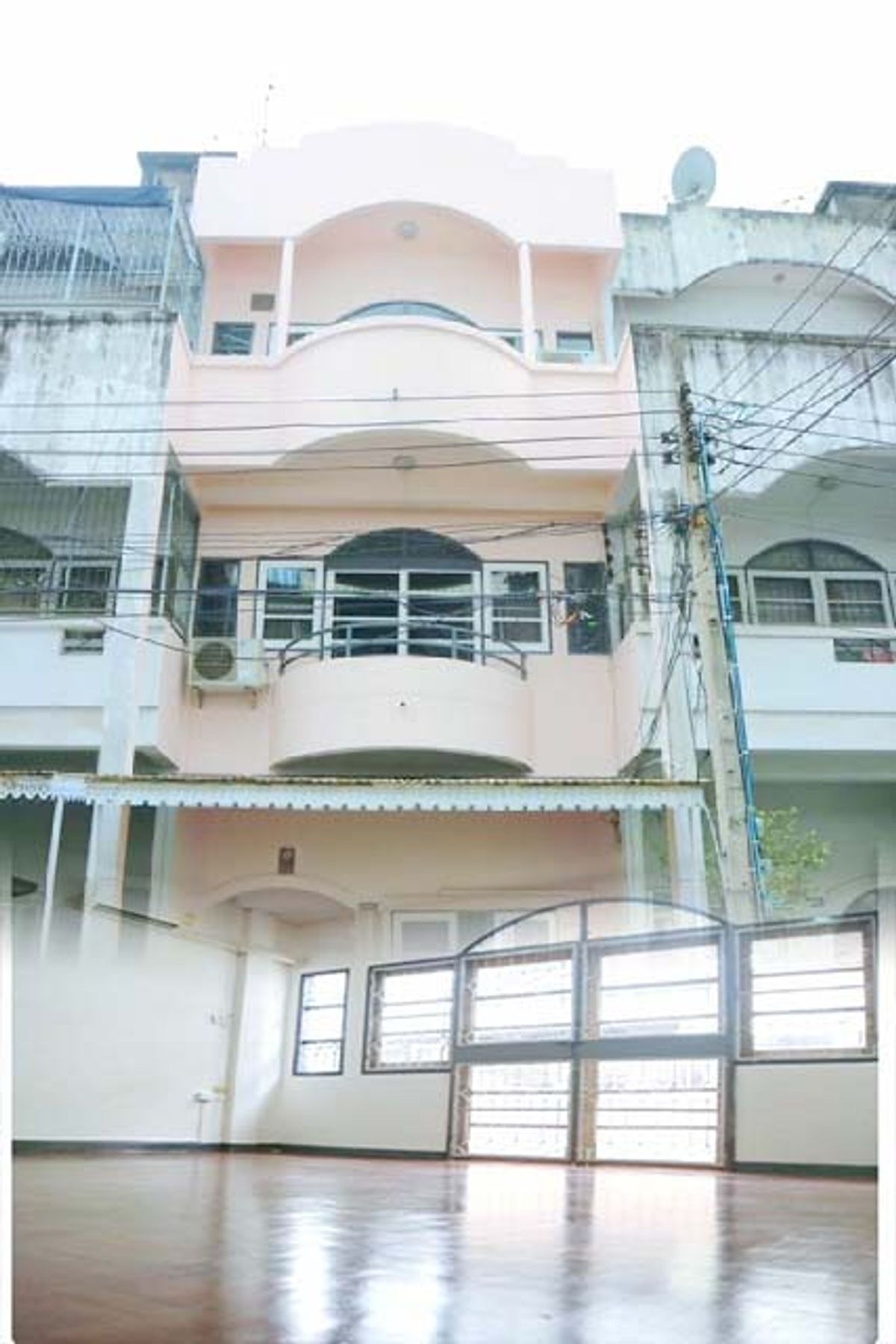 For RentTownhomeSapankwai,Jatujak : Central Ladprao 1.3 km with furniture for rent, home office, 3 floors, 4 bedrooms, Ratchada, MRT, Ladprao 900, different level 30 sq.w. 355 sq.m.
