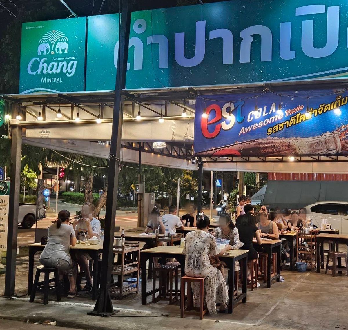 For LeaseholdRetail SpaceNawamin, Ramindra : The shop is only 100,000 Bor Ram Inthra, Lat Pla Khao. Opposite The Jazz