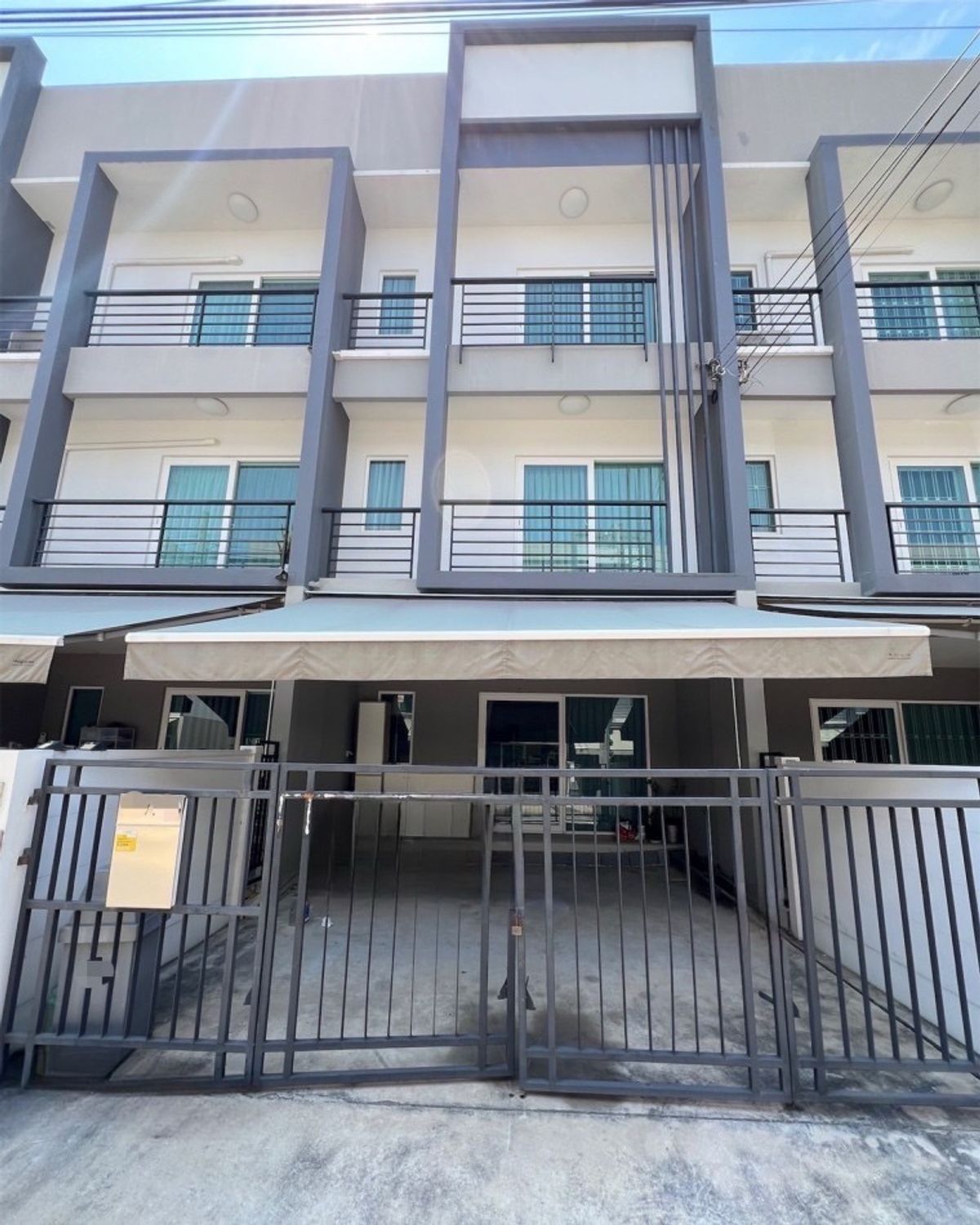 ให้เช่าทาวน์โฮมลาดกระบัง สุวรรณภูมิ : ให้เช่า ทาวน์โฮม 3 ชั้น บ้านกลางเมือง สวนหลวง – พร้อมอยู่!
