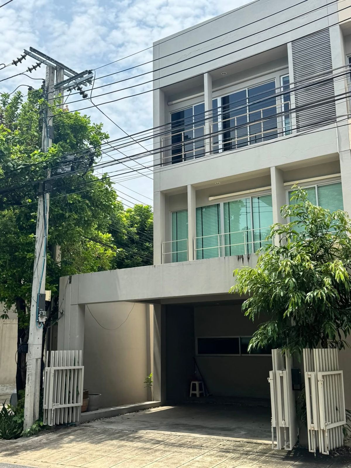 ให้เช่าทาวน์โฮมพัฒนาการ ศรีนครินทร์ : ให้เช่า Home Office/บ้านพักอาศัย Noble Cube พัฒนาการ แปลงมุม ตกแต่งบางส่วน